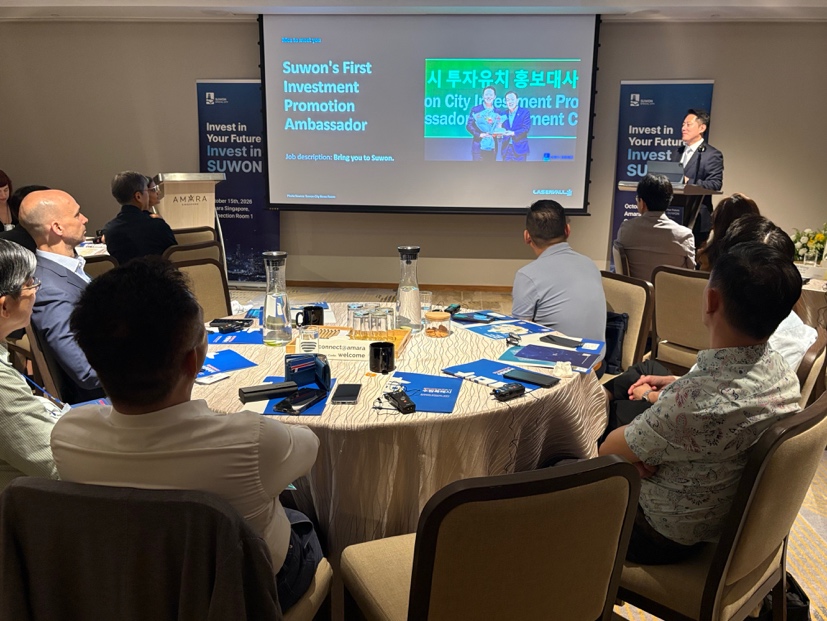 Andrew Kim presenting at the Suwon Free Economic Zone Investment Briefing in Singapore